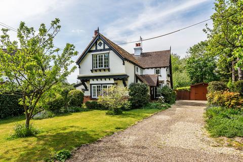 Tandridge Lane, Lingfield, Surrey 3 bed detached house for sale