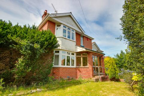 SHOLING! NO FORWARD CHAIN! LOTS OF... 3 bed detached house for sale