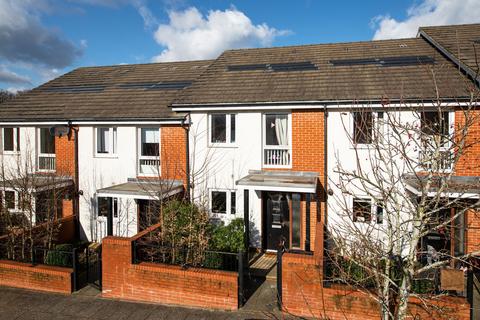 Lexington Drive, Haywards Heath, RH16 2 bed terraced house for sale