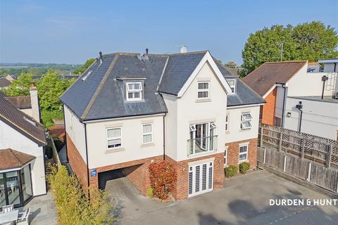 High Street, Ongar, CM5 2 bed apartment for sale