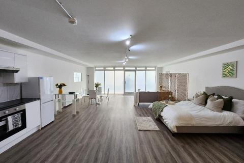Palmers Road, Bethnal Green 1 bed apartment for sale