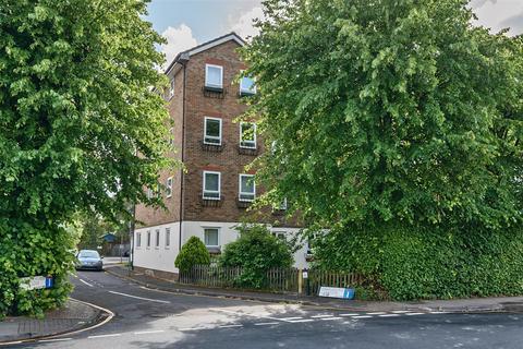 Maplehurst Close, Kingston Upon Thames 2 bed apartment for sale