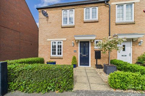 Gilbert Scott Gardens, Gawcott 3 bed semi