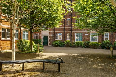 Hartington Road, London, Uk, SW8 2 bed flat for sale