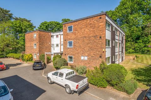 High Point, Weybridge, KT13 2 bed flat for sale