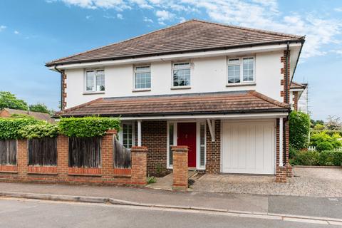 Scott Farm Close, Thames Ditton KT7 5 bed semi