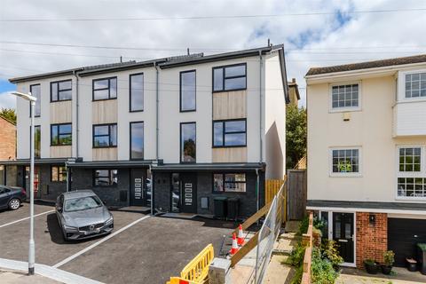 Spring Grove, Gravesend DA12 4 bed townhouse for sale