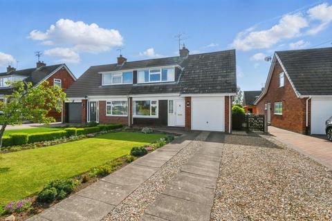 Springbank Avenue, Dunnington, York... 3 bed semi