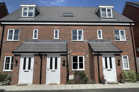 Finch Close, Salisbury SP2 3 bed terraced house for sale