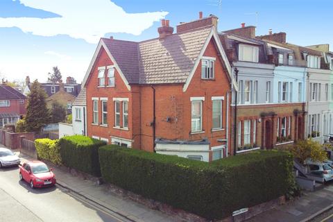 COTSWOLD LODGE, HIGH BARNET EN5 1 bed flat for sale