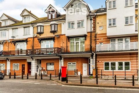 Lynchford Road, Farnborough, Hampshire 1 bed apartment for sale