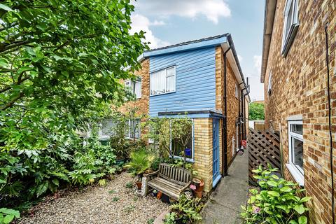 Clyde Road, Wallington SM6 2 bed maisonette for sale