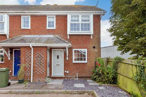 Fitzalan Mews, Arundel BN18 3 bed end of terrace house for sale