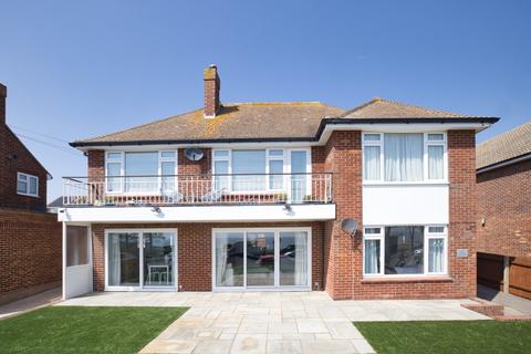 Royal Esplanade, Ramsgate, Kent, CT11 2 bed flat for sale
