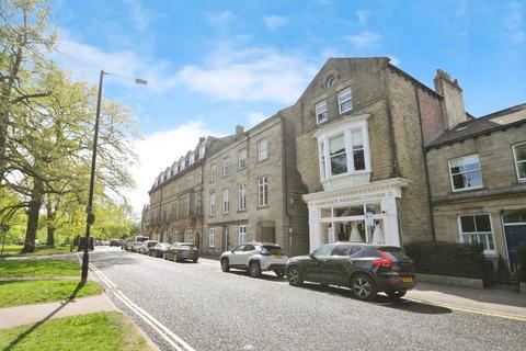 Park Parade, Harrogate HG1 3 bed apartment for sale