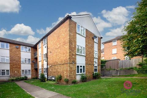 Edgeworth Road, Cockfosters 2 bed flat for sale