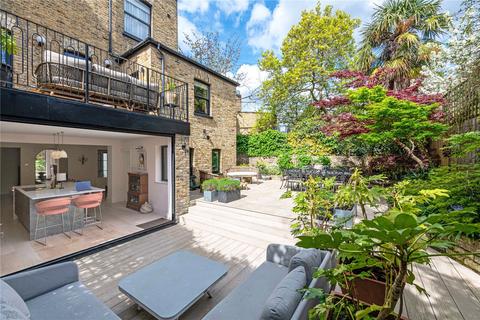 5 bedroom semi-detached house for sale