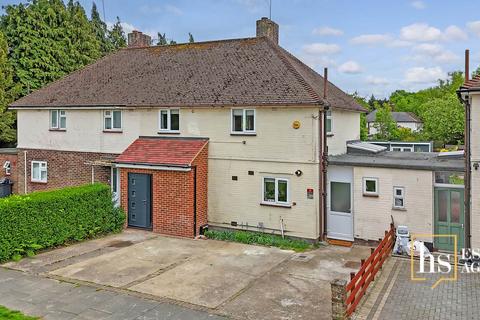 Elizabeth Road, Brentwood CM15 3 bed semi