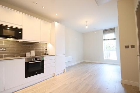 Walking Distance To Town & Station... 1 bed ground floor flat for sale
