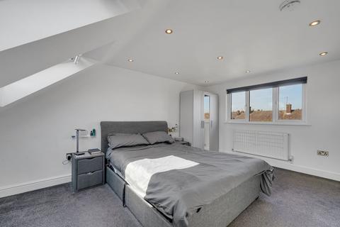 Severn Road, South Ockendon RM15 4 bed terraced house for sale