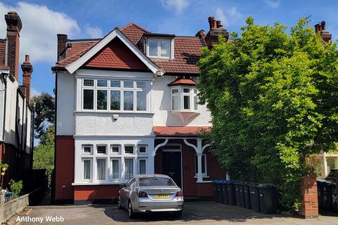 Aldermans Hill, Palmers Green, N13 2 bed flat for sale