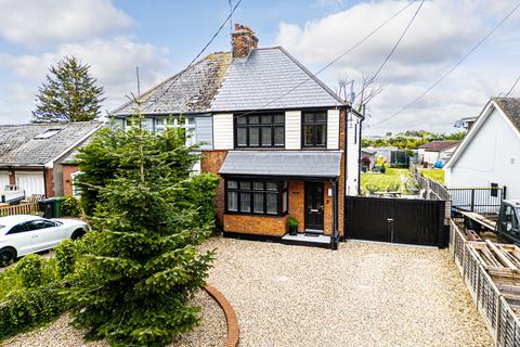 Cranfield Park Road, Wickford, SS12 3 bed semi