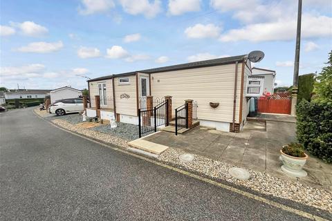 Lower Dunton Road, Brentwood, Essex 2 bed park home for sale