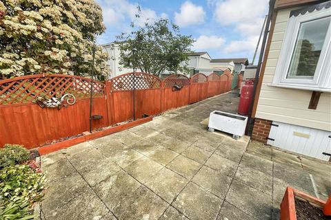 Lower Dunton Road, Brentwood, Essex 2 bed park home for sale