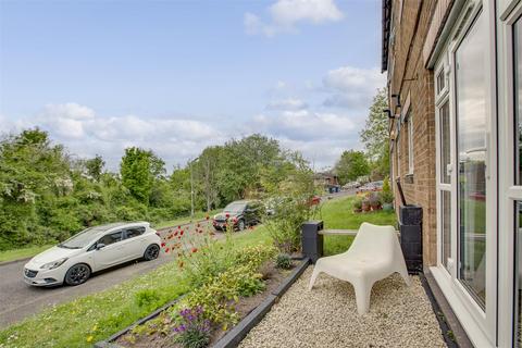 Malvern Close, High Wycombe HP13 1 bed apartment for sale