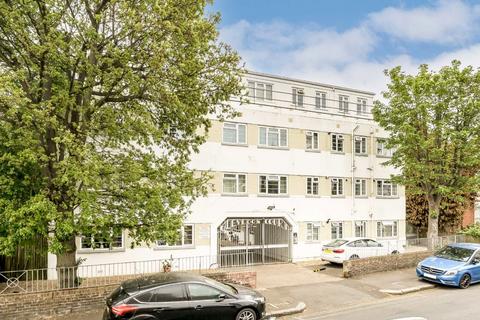 Clive Road, London SE21 2 bed flat for sale