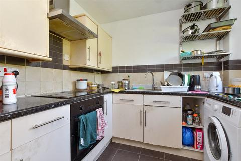 Adams Way, Croydon, Surrey 2 bed ground floor flat for sale