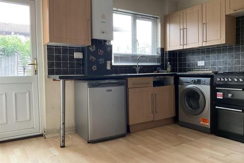 Sapphire Close, Dagenham RM8 2 bed terraced house for sale