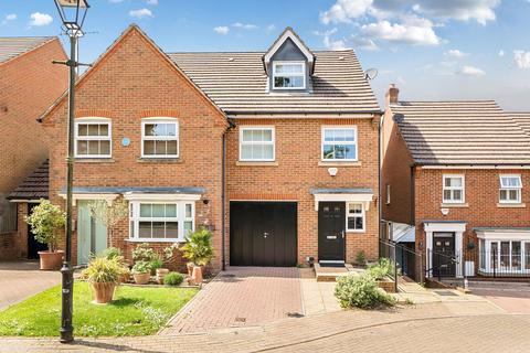 Newbery Close, Caterham CR3 4 bed semi