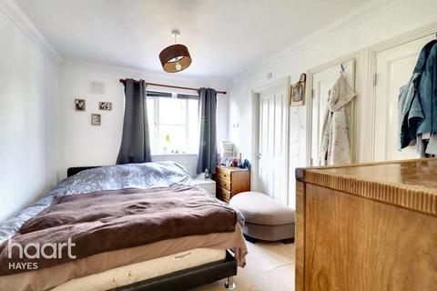 New Road, Hayes 2 bed apartment for sale