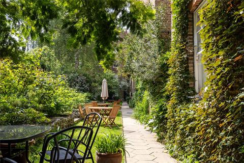 Prince of Wales Drive, London, SW11 1 bed apartment for sale