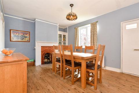 Clatterford Road, Newport PO30 4 bed bungalow for sale