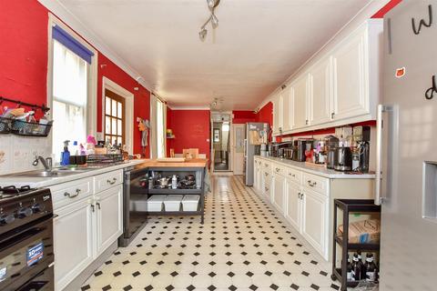 Wyndham Avenue, Margate, Kent 4 bed semi