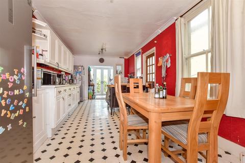 Wyndham Avenue, Margate CT9 4 bed semi