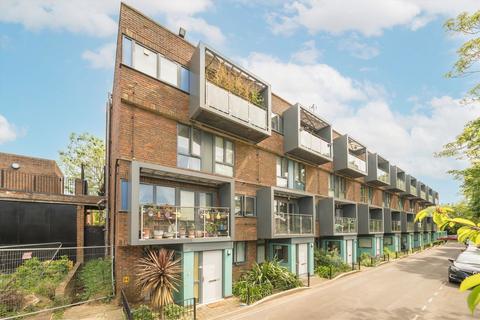 Copley Close, London W7 2 bed flat for sale