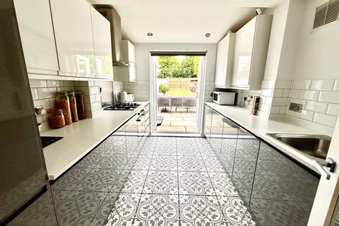 Strode Street, Egham, Surrey, TW20 3 bed semi