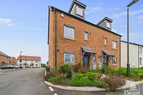 Severn Bank Avenue, Newnham On Severn 4 bed semi
