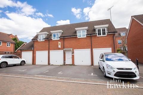 Hart Close, Royal Wootton Bassett 2 bed coach house for sale