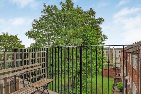 Ollgar Close, London W12 2 bed flat for sale