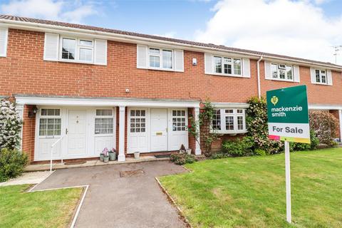 Glebe Court, Hampshire GU51 3 bed terraced house for sale