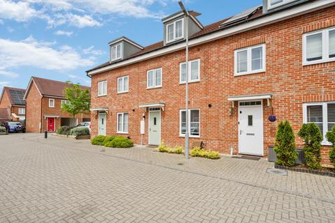 Buttercup Lane, Woodley, Reading 3 bed terraced house for sale