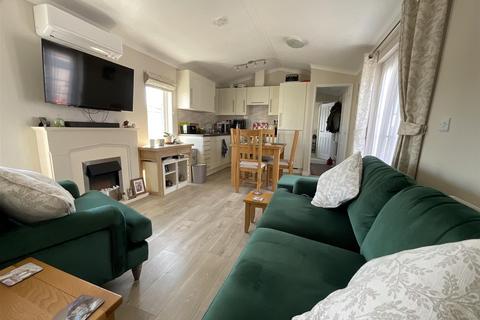 Lower Dunton Road, Brentwood, Essex 2 bed park home for sale