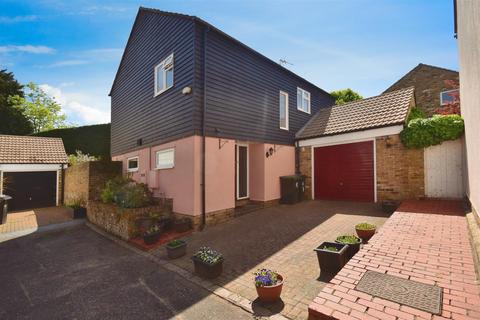 The Stables, Buckhurst Hill IG9 4 bed detached house for sale