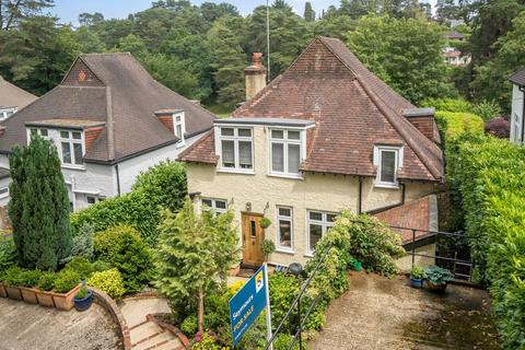 Golf Links Avenue, Surrey GU26 4 bed detached house for sale