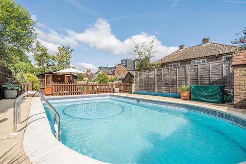 Gladstone Road, Ashtead KT21 3 bed semi