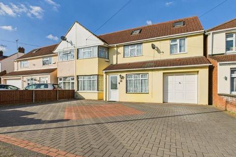 Oatlands Drive, Slough, Berkshire, SL1 5 bed semi